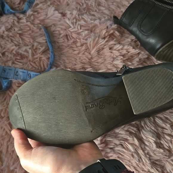 Lucky brand booties in great condition size 6 - Picture 9 of 9